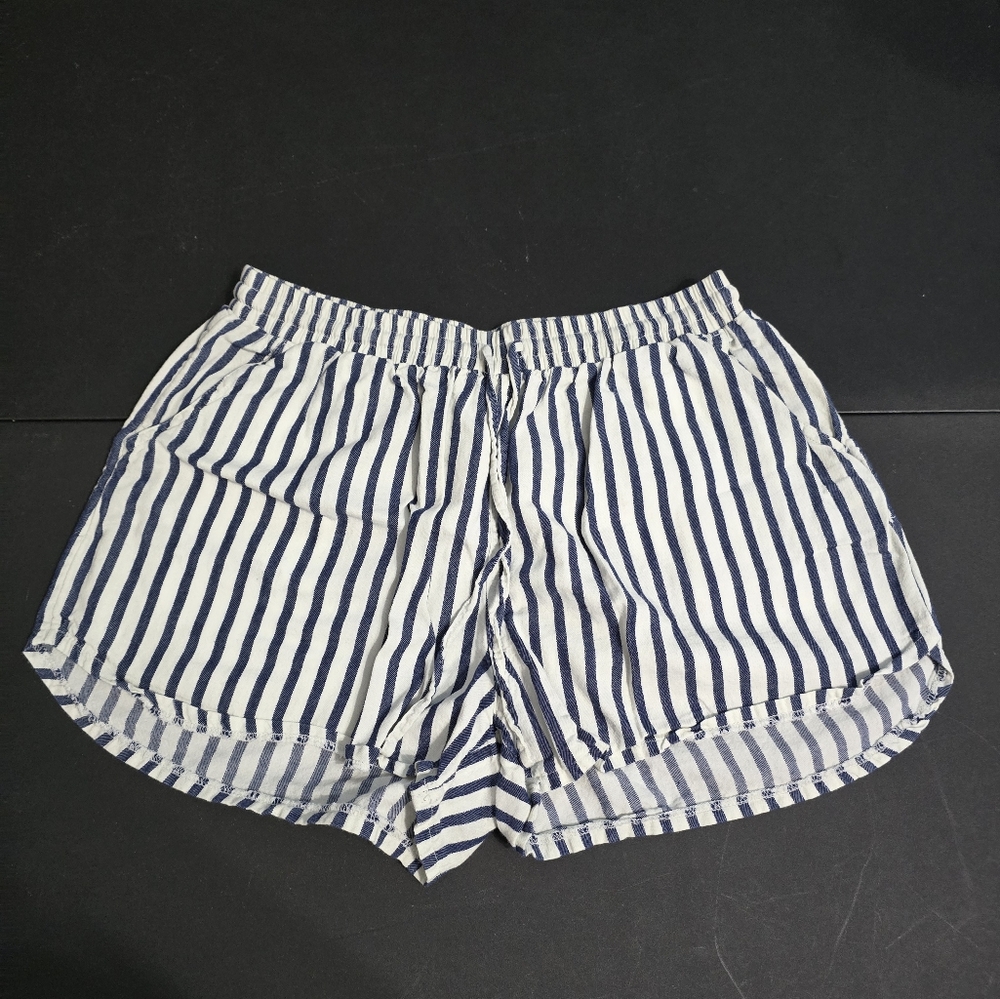 Universal Threads Striped Navy And White Women's Shorts Size Small